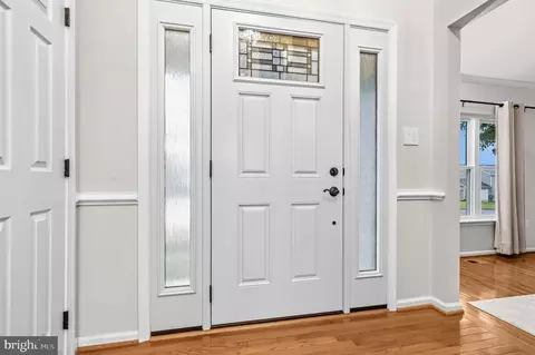 Entry Way - 478 Devon Dr, Warrenton, VA 20186 photo 2 of 8