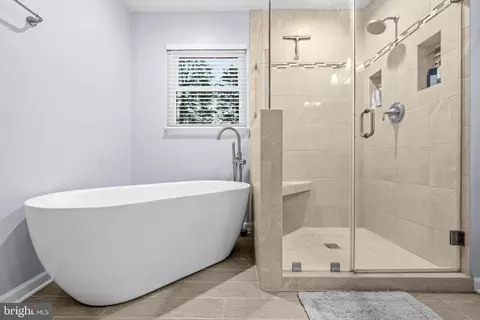 Bath - 478 Devon Dr, Warrenton, VA 20186 photo 2 of 2