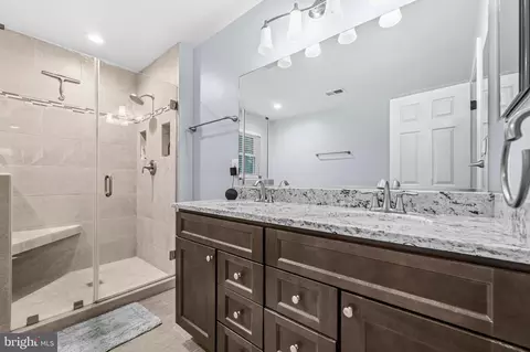 Bath - 478 Devon Dr, Warrenton, VA 20186 photo 1 of 2