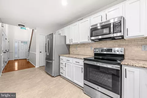 Entry Way - 478 Devon Dr, Warrenton, VA 20186 photo 3 of 8