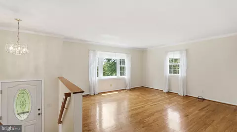 Living - 9288 Bastable Mill Rd, Catlett, VA 20119 photo 4 of 7