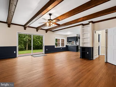 Living - 9935 Highland Dr, Marshall, VA 20115 photo 3 of 11