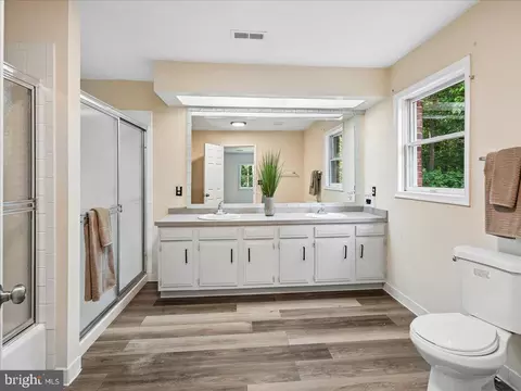 Bath - 9935 Highland Dr, Marshall, VA 20115 photo 4 of 6