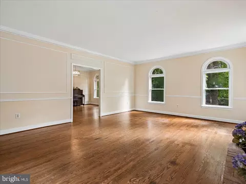 Living - 9935 Highland Dr, Marshall, VA 20115 photo 8 of 11