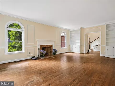 Living - 9935 Highland Dr, Marshall, VA 20115 photo 6 of 11