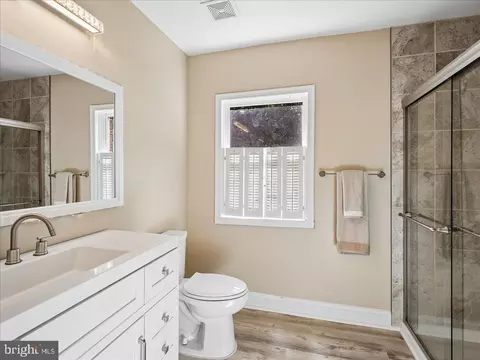 Bath - 9935 Highland Dr, Marshall, VA 20115 photo 6 of 6