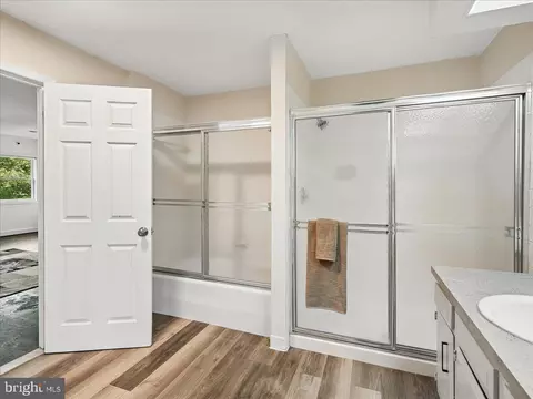 Bath - 9935 Highland Dr, Marshall, VA 20115 photo 5 of 6