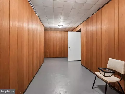 Entry Way - 9935 Highland Dr, Marshall, VA 20115 photo 6 of 8