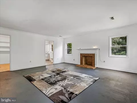 Living - 9935 Highland Dr, Marshall, VA 20115 photo 10 of 11