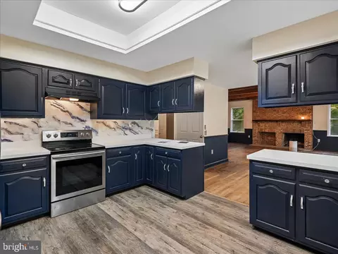 Kitchen - 9935 Highland Dr, Marshall, VA 20115 photo 5 of 6