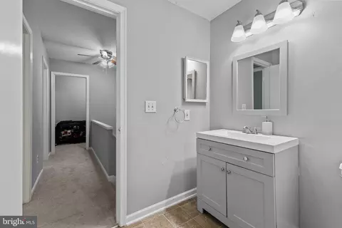 Entry Way - 8474 Emerald Ln, Marshall, VA 20115 photo 6 of 7