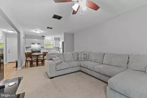 Entry Way - 8474 Emerald Ln, Marshall, VA 20115 photo 3 of 7