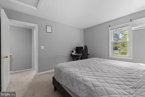 Bedroom - 8474 Emerald Ln, Marshall, VA 20115 photo 2 of 4