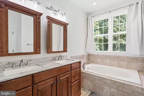 Bath - 6178 John Barton Payne Rd, Marshall, VA 20115 photo 2 of 4
