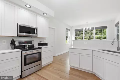 Kitchen - 6178 John Barton Payne Rd, Marshall, VA 20115 photo 1 of 2