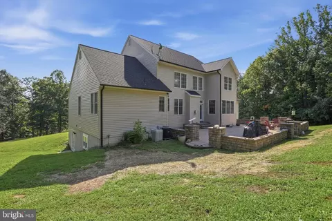 Exterior - 6178 John Barton Payne Rd, Marshall, VA 20115 photo 10 of 12