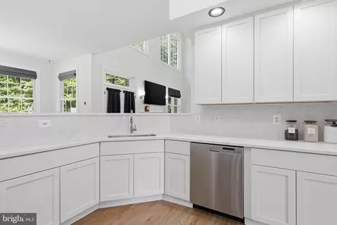 Kitchen - 6178 John Barton Payne Rd, Marshall, VA 20115 photo 2 of 2