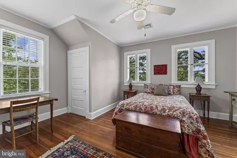Bedroom - 12004 Raven Ln, Markham, VA 22643 photo 12 of 16
