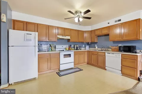 6403 Schoolhouse Rd #J, Bealeton, VA 22712