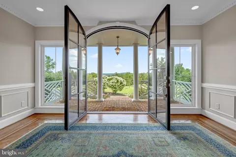 Entry Way - 5352 Dixons Mill Rd, Marshall, VA 20115 photo 1 of 7