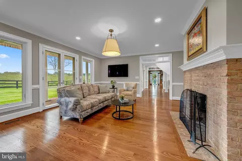 Living - 5352 Dixons Mill Rd, Marshall, VA 20115 photo 3 of 3