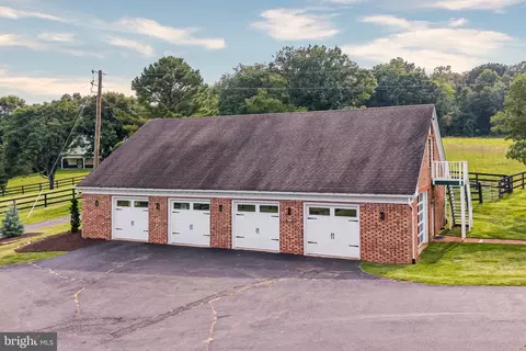 Exterior - 5352 Dixons Mill Rd, Marshall, VA 20115 photo 6 of 8