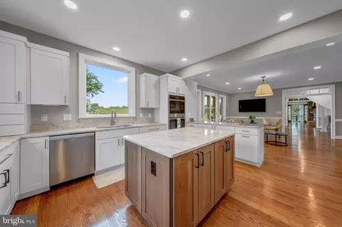 Kitchen - 5352 Dixons Mill Rd, Marshall, VA 20115 photo 2 of 2