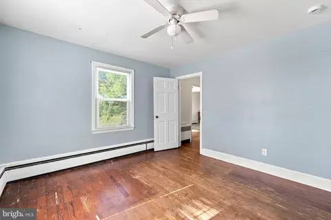 Bedroom - 4400 Scotts Rd, Marshall, VA 20115 photo 1 of 11