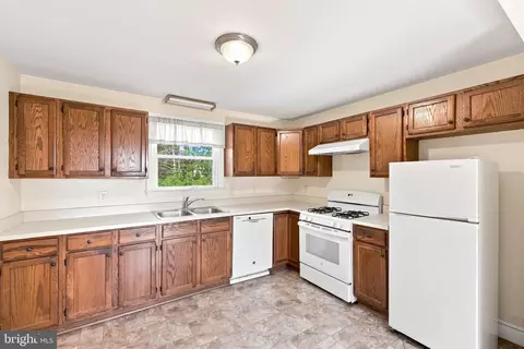 Kitchen - 4400 Scotts Rd, Marshall, VA 20115 photo 1 of 4