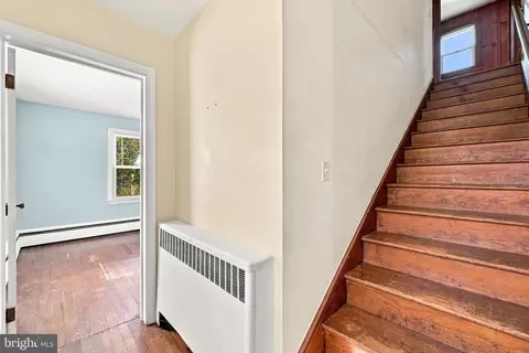 Entry Way - 4400 Scotts Rd, Marshall, VA 20115 photo 1 of 4