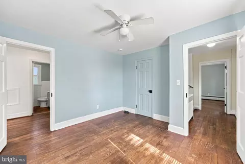 Bedroom - 4400 Scotts Rd, Marshall, VA 20115 photo 2 of 11