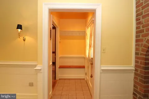 Entry Way - 8000 Springhope Dr, Catlett, VA 20119 photo 8 of 9