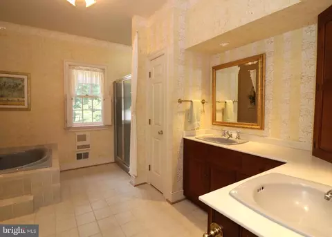Bath - 8000 Springhope Dr, Catlett, VA 20119 photo 3 of 7