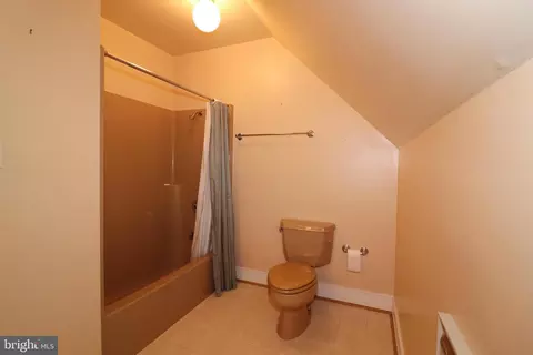 Bath - 8000 Springhope Dr, Catlett, VA 20119 photo 7 of 7