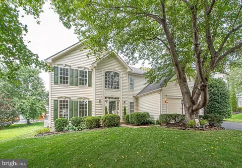 Exterior - 364 Singleton Cir, Warrenton, VA 20186 photo 3 of 10