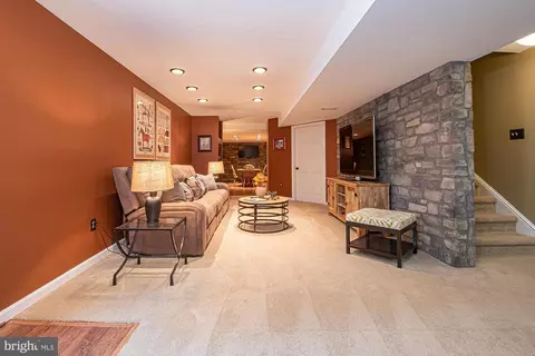 Living - 364 Singleton Cir, Warrenton, VA 20186 photo 5 of 5