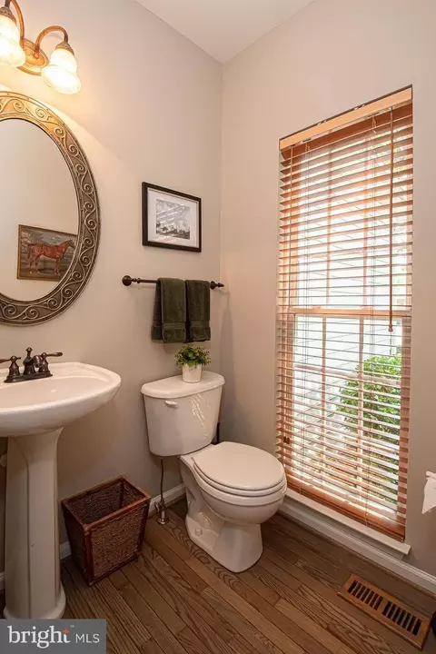 Bath - 364 Singleton Cir, Warrenton, VA 20186 photo 1 of 6