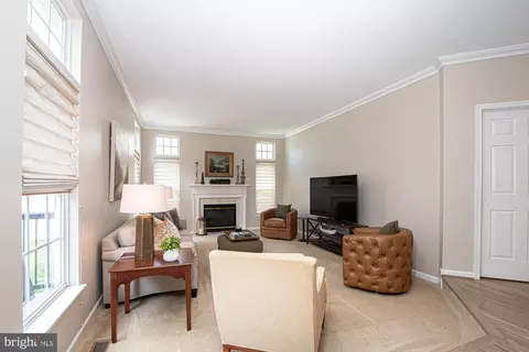 Living - 364 Singleton Cir, Warrenton, VA 20186 photo 2 of 5