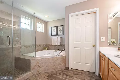 Bath - 364 Singleton Cir, Warrenton, VA 20186 photo 3 of 6