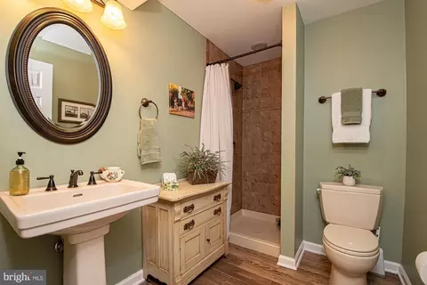 Bath - 364 Singleton Cir, Warrenton, VA 20186 photo 6 of 6