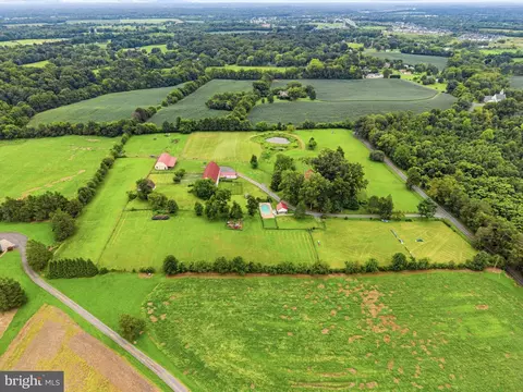 10401 Green Rd, Bealeton, VA 22712