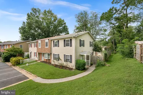 Exterior - 8566 Pellam Ct, Marshall, VA 20115 photo 3 of 7