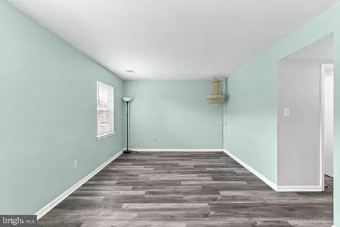 Living - 8566 Pellam Ct, Marshall, VA 20115 photo 7 of 7