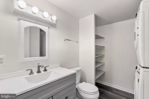Bath - 8566 Pellam Ct, Marshall, VA 20115 photo 2 of 2