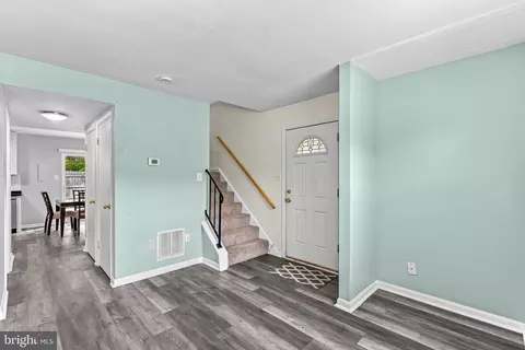 Entry Way - 8566 Pellam Ct, Marshall, VA 20115 photo 2 of 3
