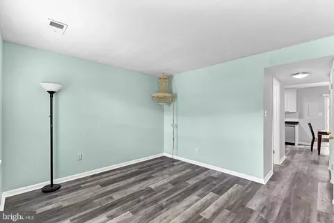 Living - 8566 Pellam Ct, Marshall, VA 20115 photo 3 of 7