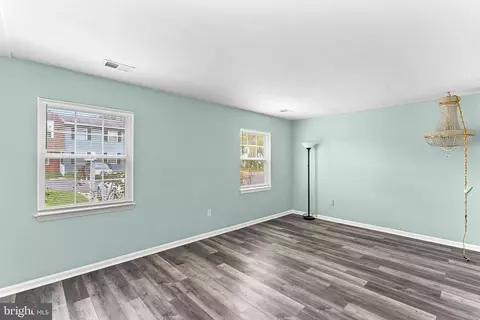 Living - 8566 Pellam Ct, Marshall, VA 20115 photo 1 of 7