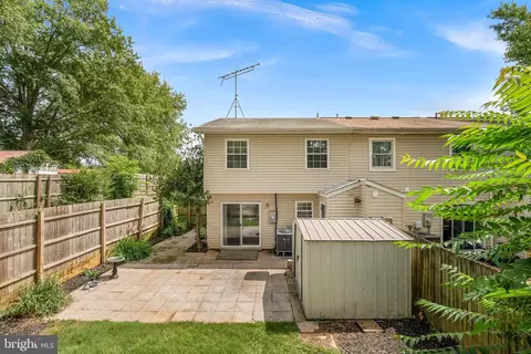 Exterior - 8566 Pellam Ct, Marshall, VA 20115 photo 6 of 7