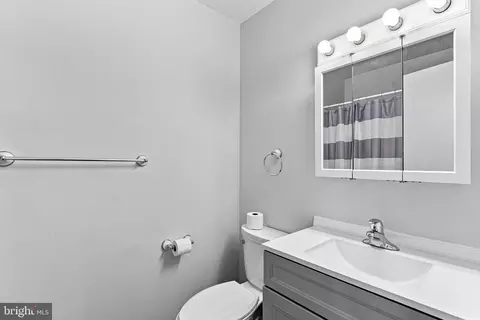 Bath - 8566 Pellam Ct, Marshall, VA 20115 photo 1 of 2
