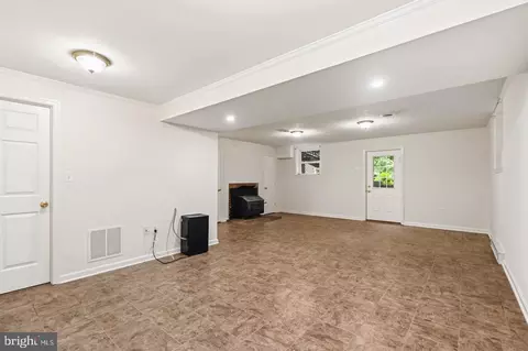 Living - 9808 Timber Hts, Marshall, VA 20115 photo 4 of 5